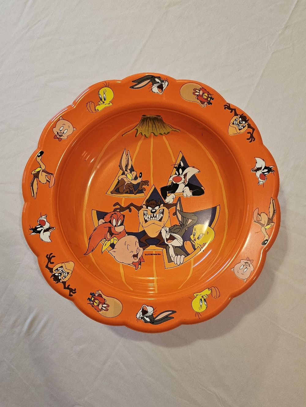 Looney Tunes Vintage Halloween Bowl for Candy, Popcorn or Snacks